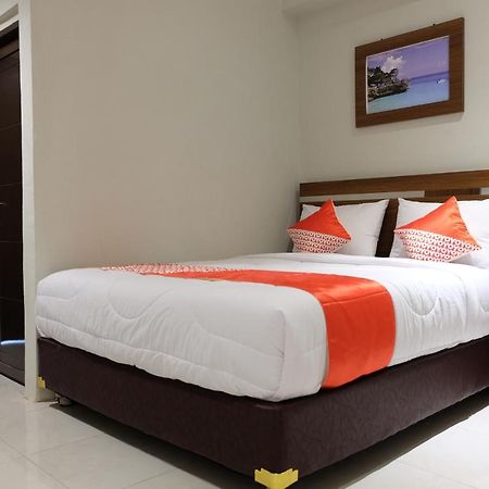 Super Oyo 2756 Anata Hotel Makassar Buitenkant foto