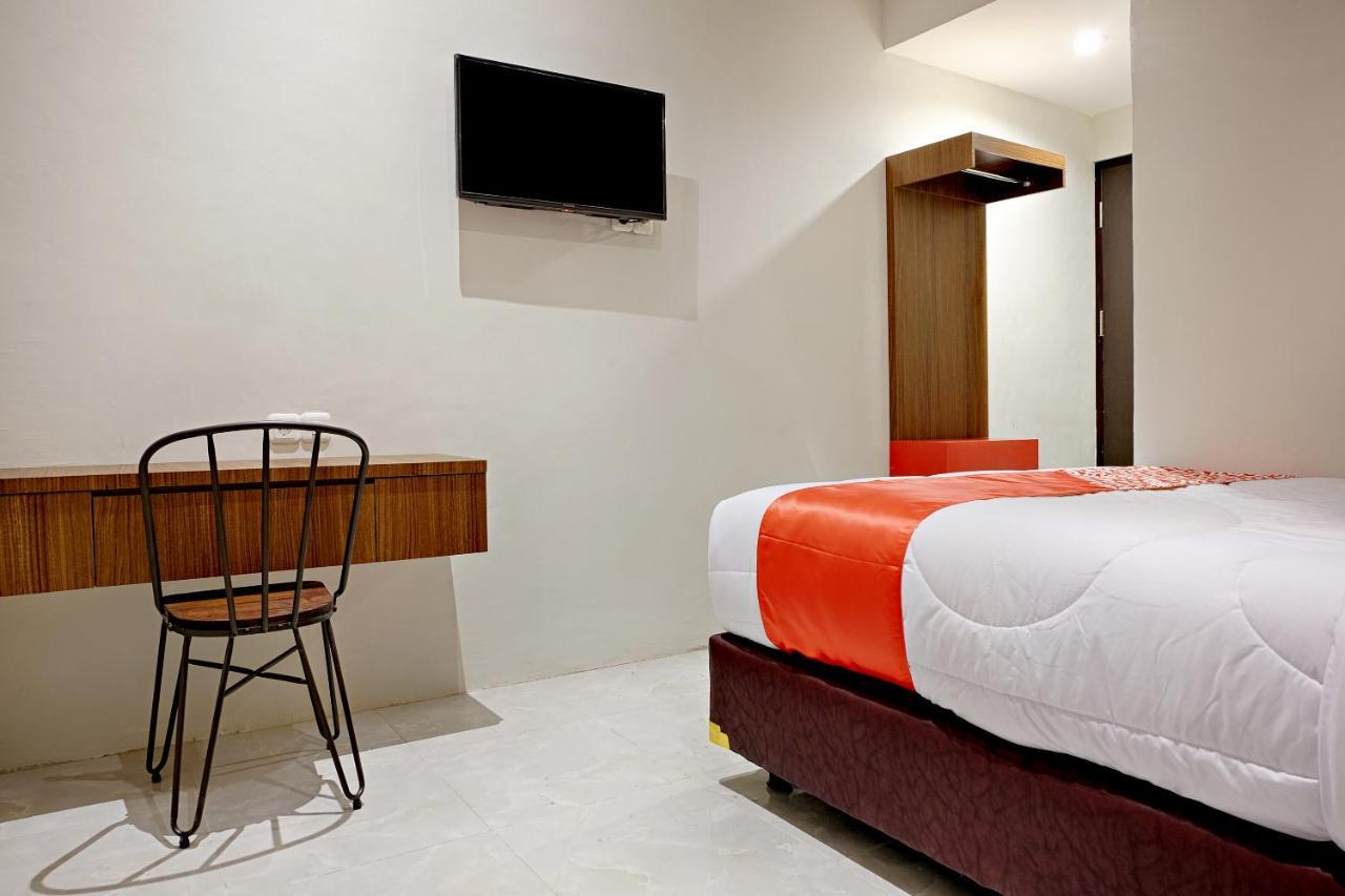Super Oyo 2756 Anata Hotel Makassar Buitenkant foto