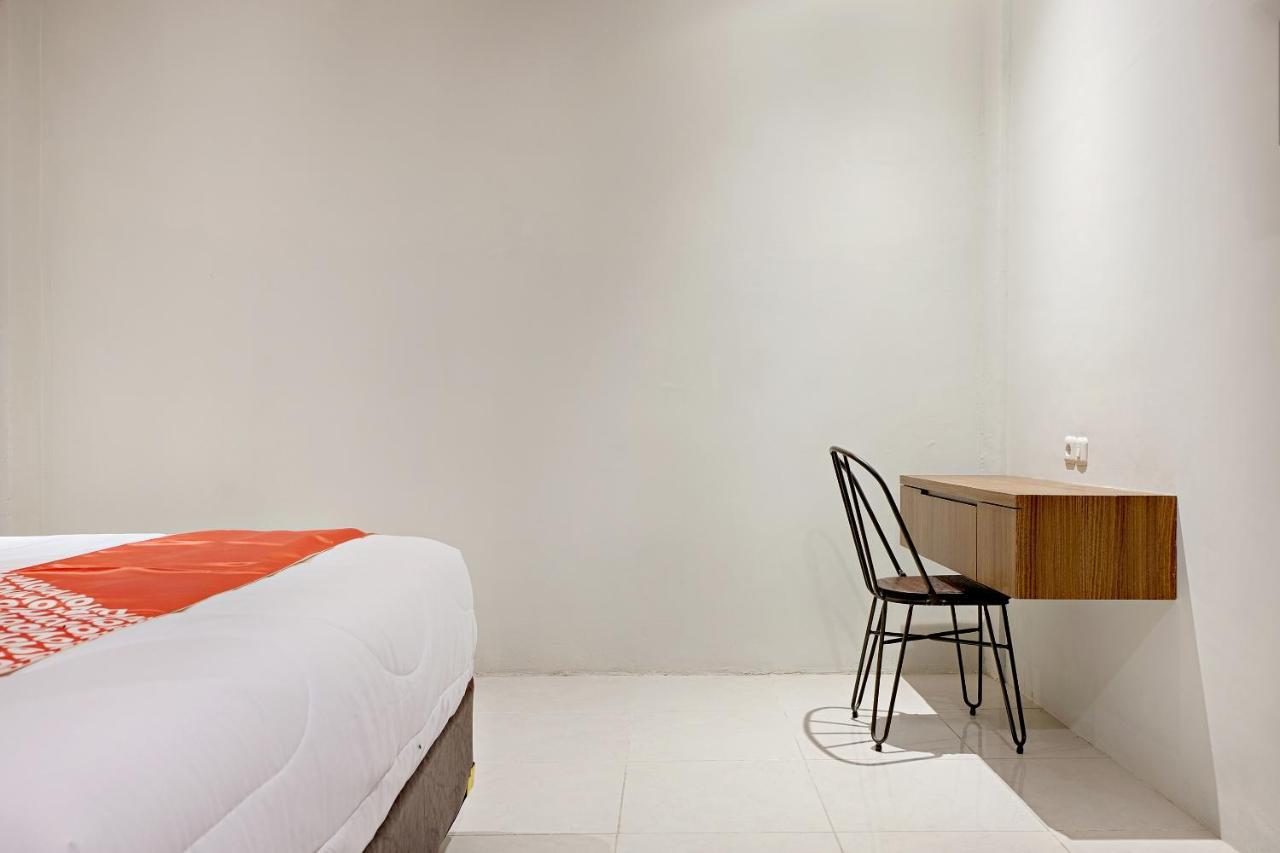 Super Oyo 2756 Anata Hotel Makassar Buitenkant foto